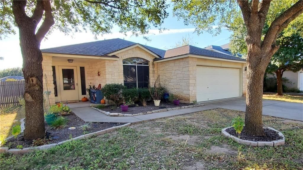 Property Photo: 1217 Tudor House Road TX 78660
