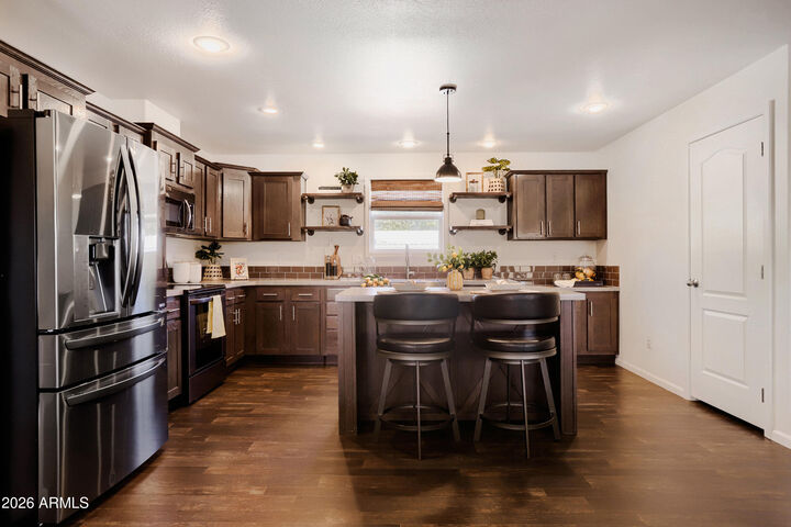 Property Photo: 19401 N 7th Street 137 AZ 85024