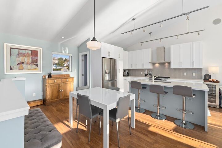 Property Photo:  415 W Esplanade Avenue 20  BC V7M 1A6 