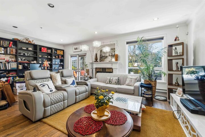 Property Photo: 15544 Russell Avenue BC V4B 2R3