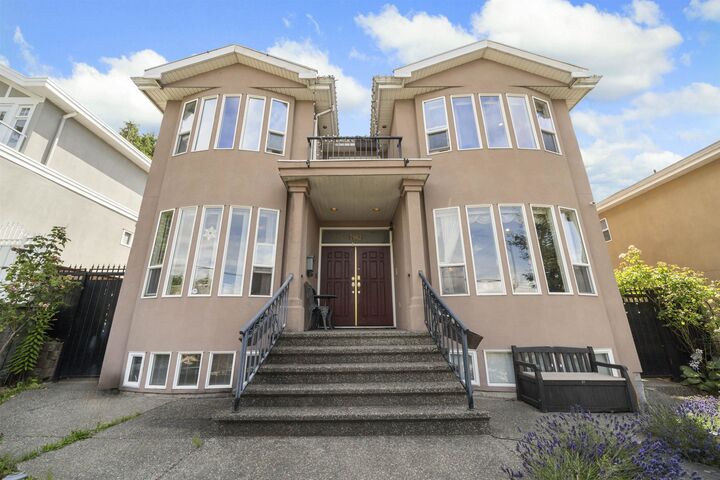 7962 Victoria Drive — photo 1