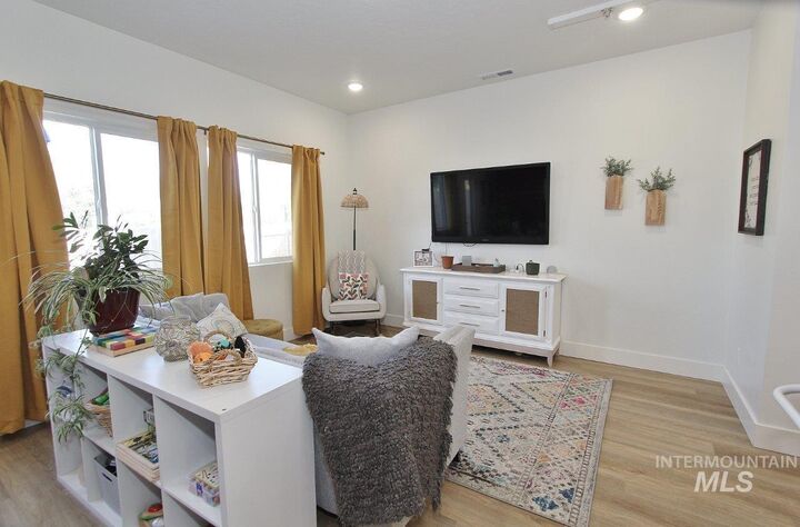 Property Photo:  107 N Trifecta Lane  ID 83651 