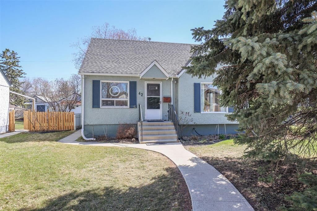 Property Photo:  42 Gauvin Street  MB R2H 1Y3 