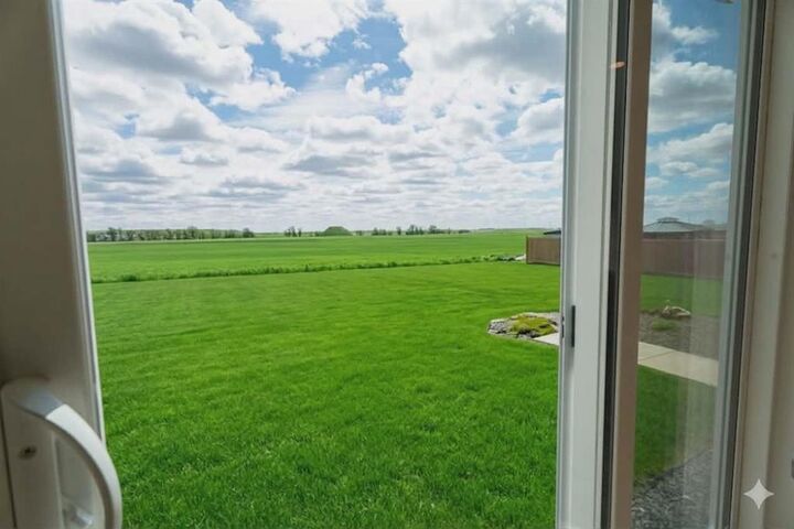 Property Photo:  320 Windflower Road  MB R3Y 0X6 