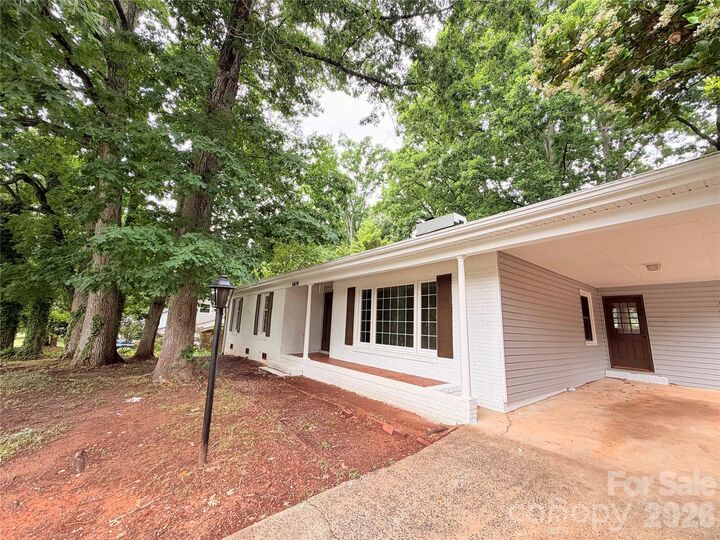 Property Photo:  1409 Woodberry Road  NC 28212 