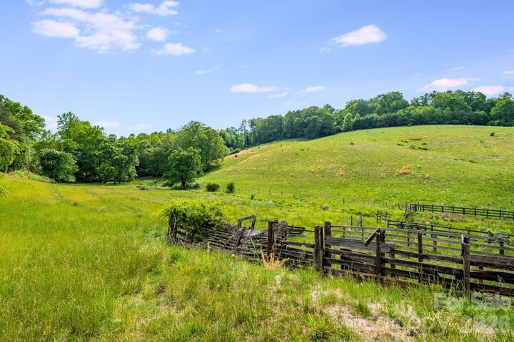 Property Photo:  435 Upper Glady Fork Road  NC 28714 