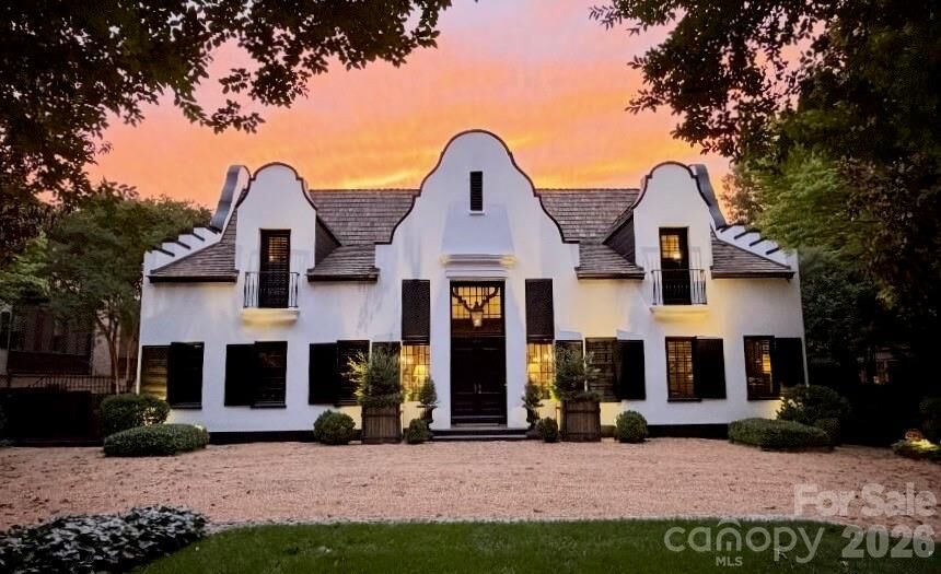 Property Photo:  1516 Queens Road W  NC 28207 