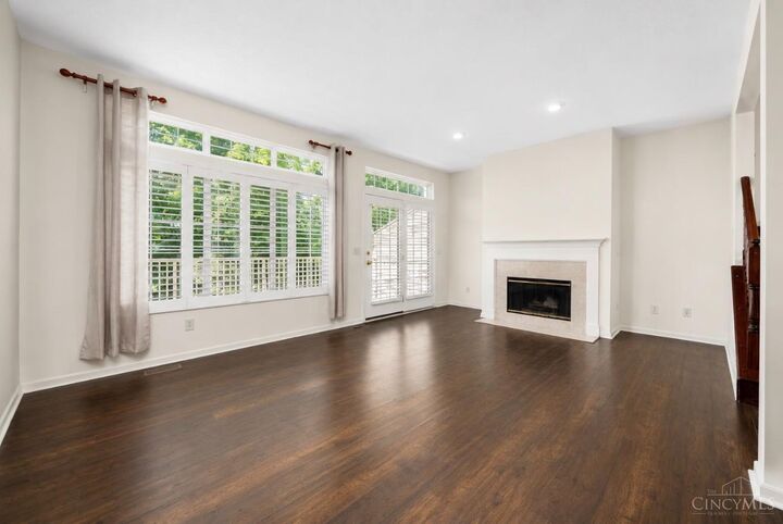 Property Photo: 5927 Castlewood Crossing OH 45150