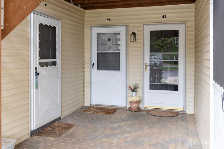 Property Photo:  42 Norwich Place  NJ 08873 