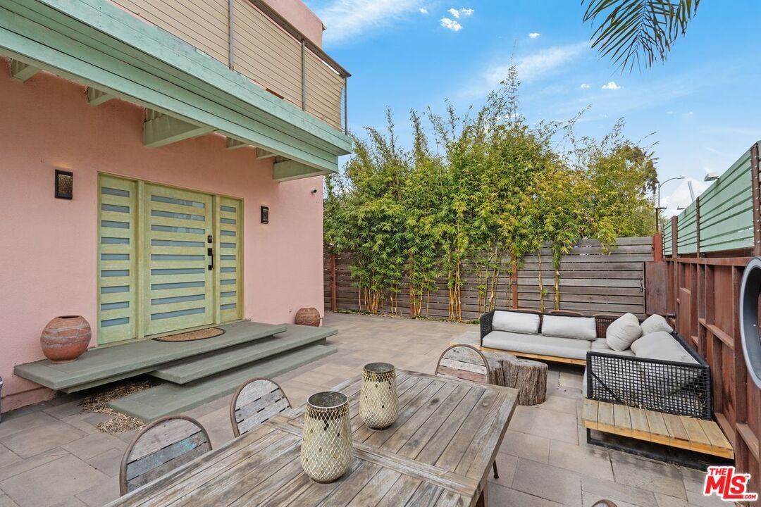 Property Photo:  621 Rose Ave  CA 90291 