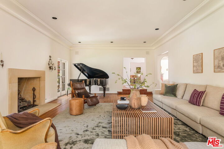 Property Photo:  510 N Alta Dr  CA 90210 