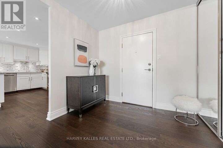 Property Photo:  18 Lower Village Gate 108  ON M5P 3M1 