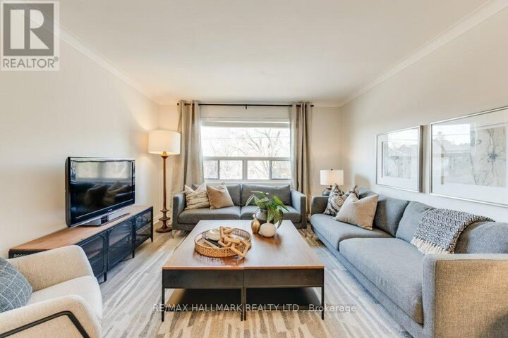 Property Photo:  225 Woodville Avenue Upper  ON M4J 2R4 