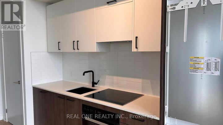 Property Photo:  5 Quarrington Lane 2310  ON M3C 0S5 
