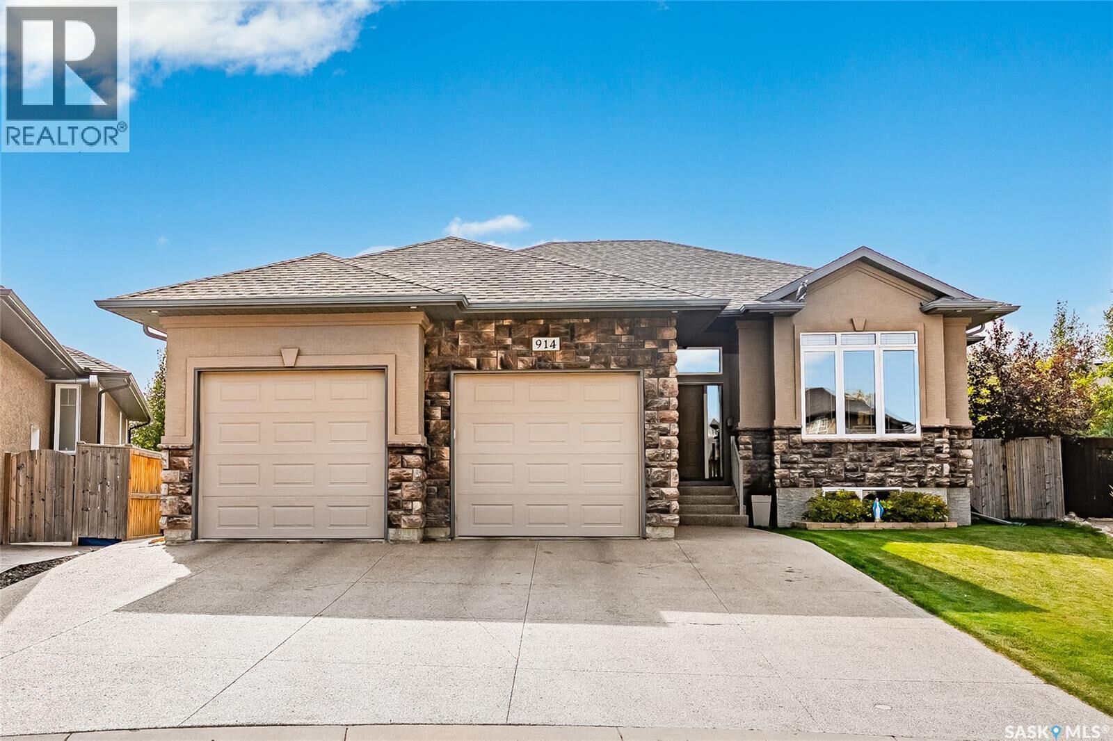 Property Photo:  914 Paton Bay  SK S7W 0B9 