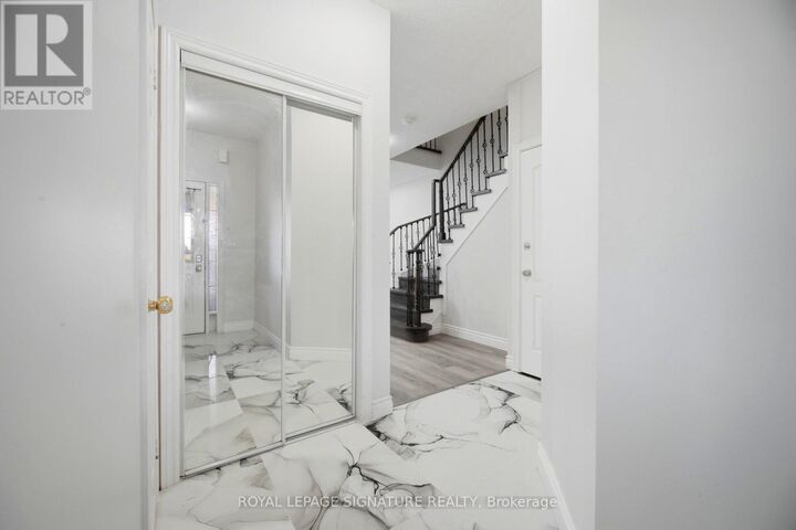 Property Photo:  5610 Freshwater Drive  ON L5M 7N1 