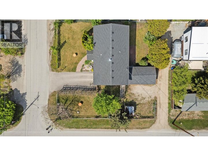 Property Photo:  7020 51 Street Northeast  BC V0E 1K0 