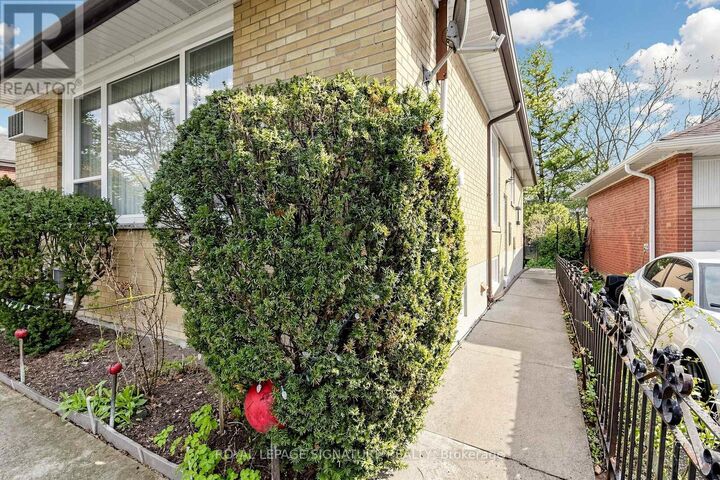 Property Photo:  103 Cummer Avenue Lower  ON M2M 2E6 