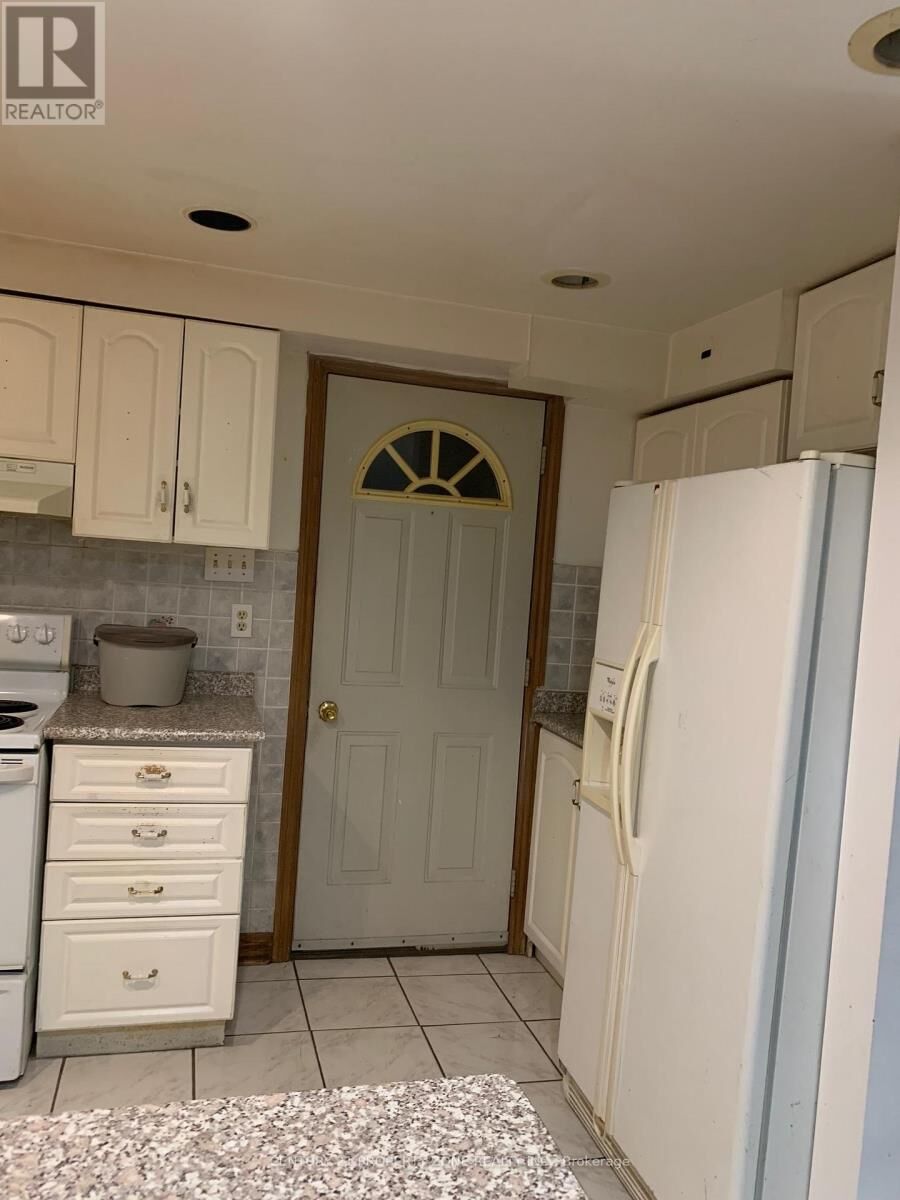 Property Photo:  6079 Tillsdown Drive  ON L5N 4P1 