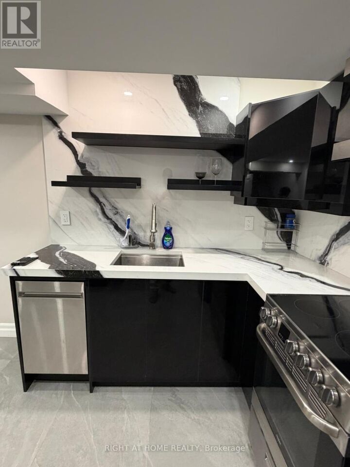 Property Photo:  18 Wroxeter Avenue Lower  ON M4K 1J6 