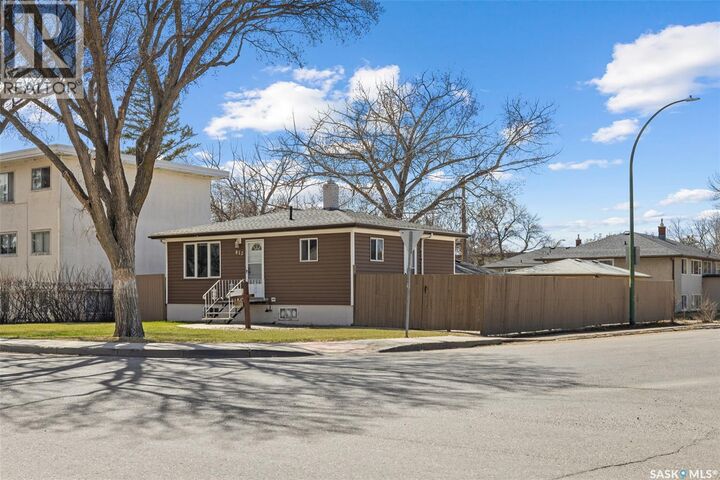 Property Photo:  812 McIntosh Street  SK S4T 5B4 