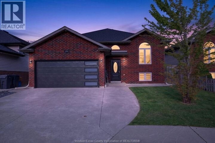 Property Photo:  1764 Magnolia Avenue  ON N8P 1Z1 