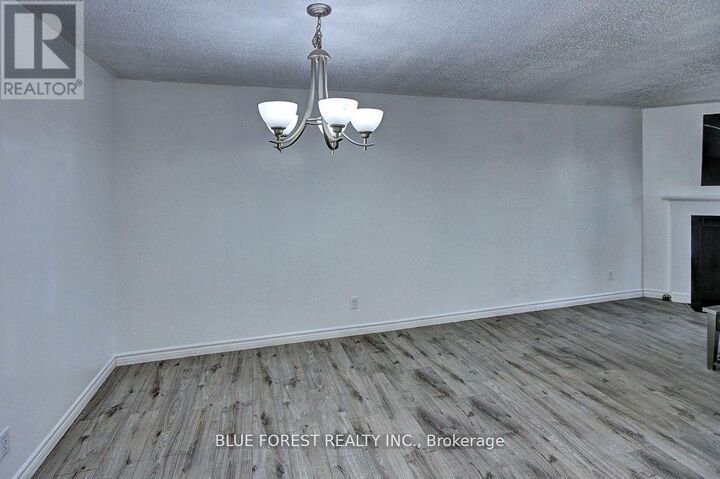 Property Photo:  739 Deveron Crescent 209  ON N5Z 4Y1 