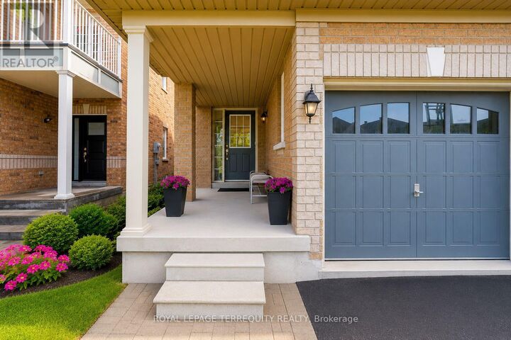 Property Photo:  3926 Candlelight Drive  ON L5M 8B3 