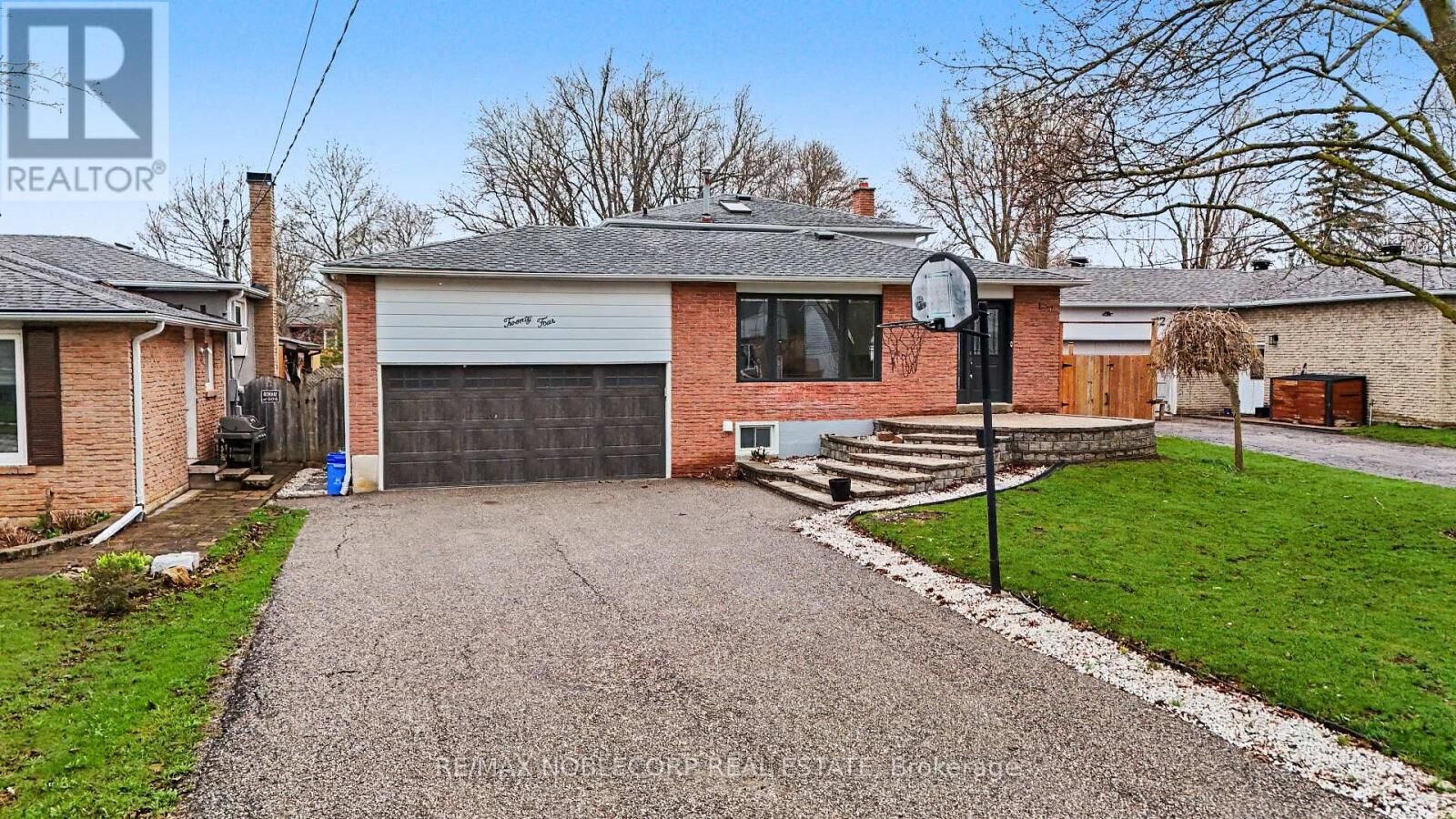 Property Photo:  24 Maple Avenue West  ON L0G 1A0 