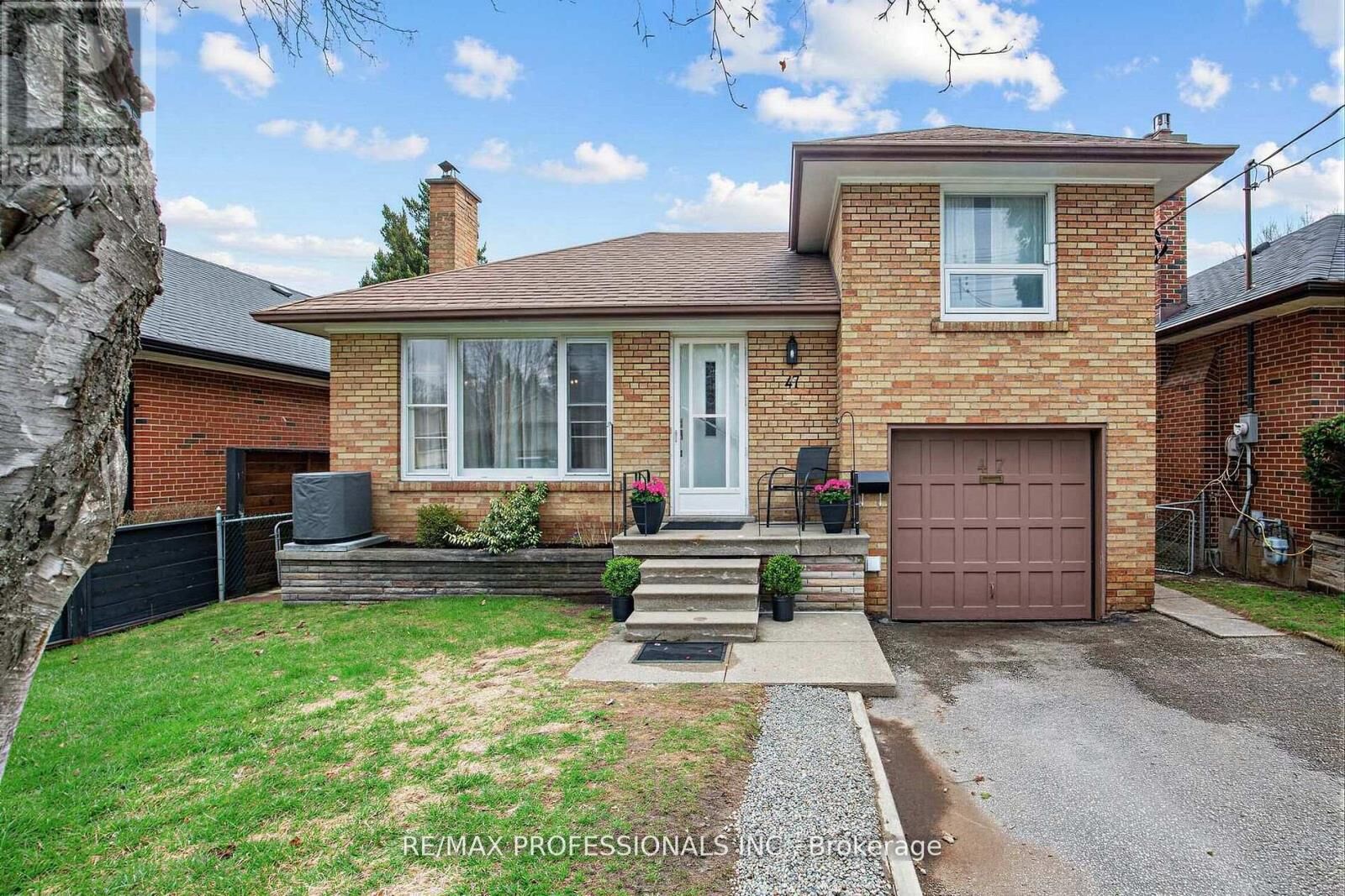 Property Photo:  47 Claymore Drive  ON M8Z 2S3 