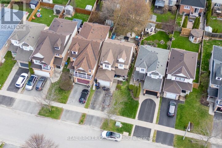 Property Photo:  43 Madden Place  ON L1C 5K3 