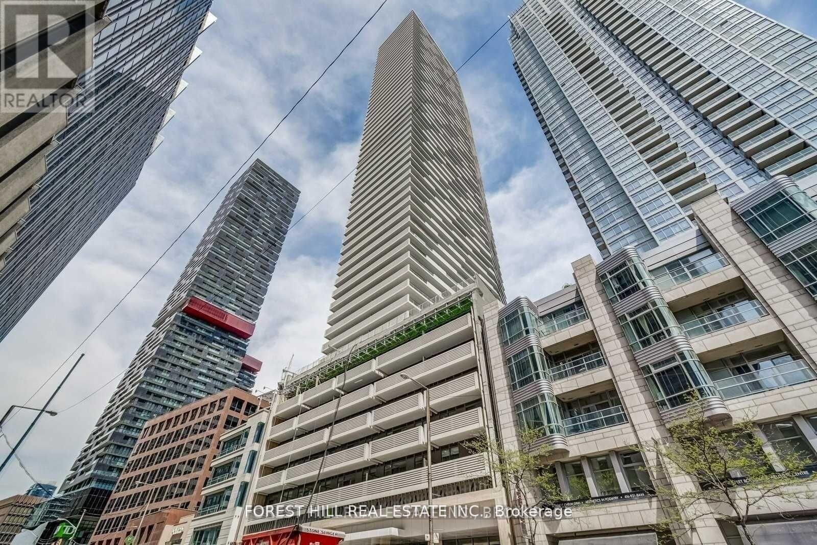 Property Photo:  2221 Yonge Street 4402  ON M4S 2B4 
