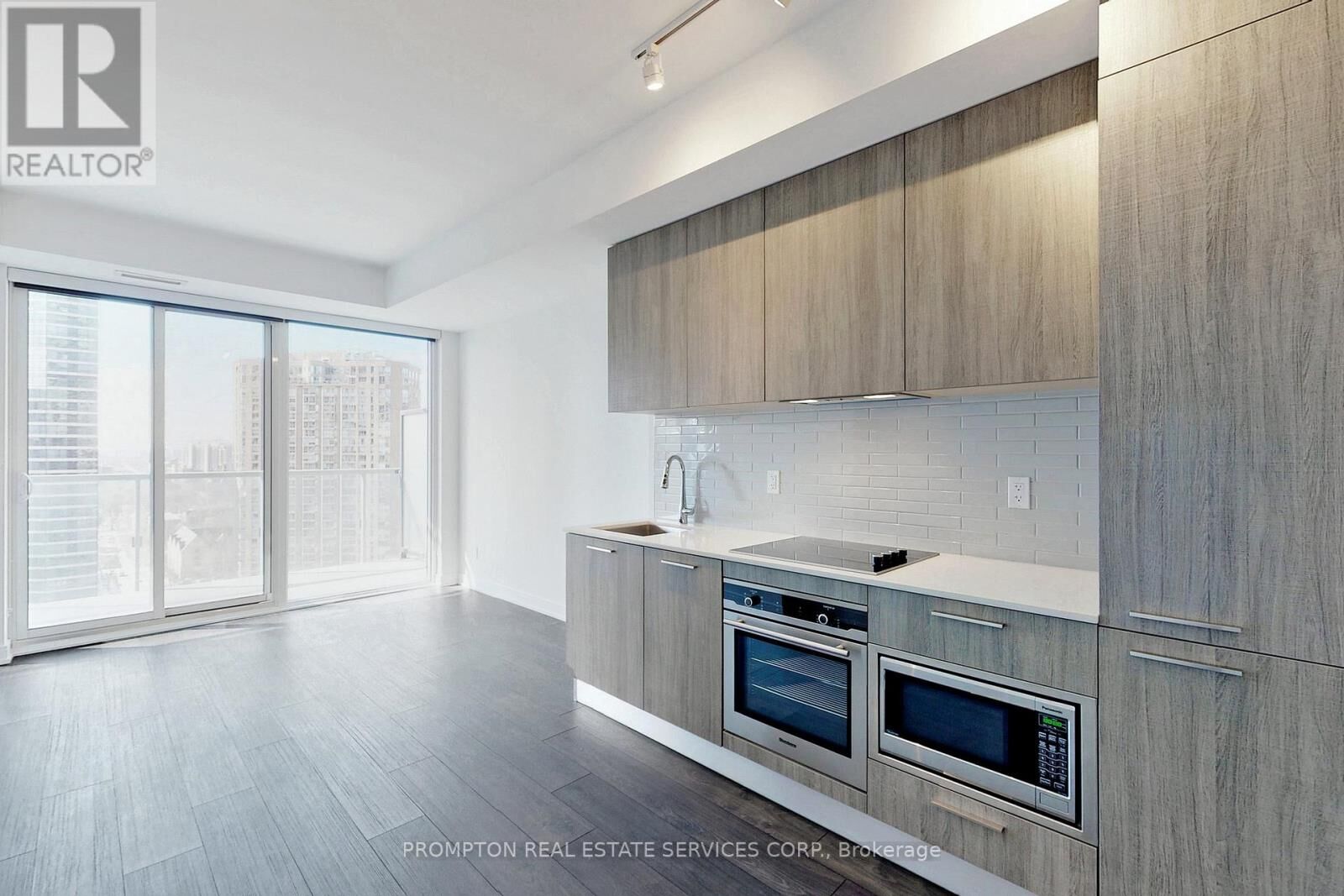 Property Photo:  3 Gloucester Street 1010  ON M4Y 0C6 