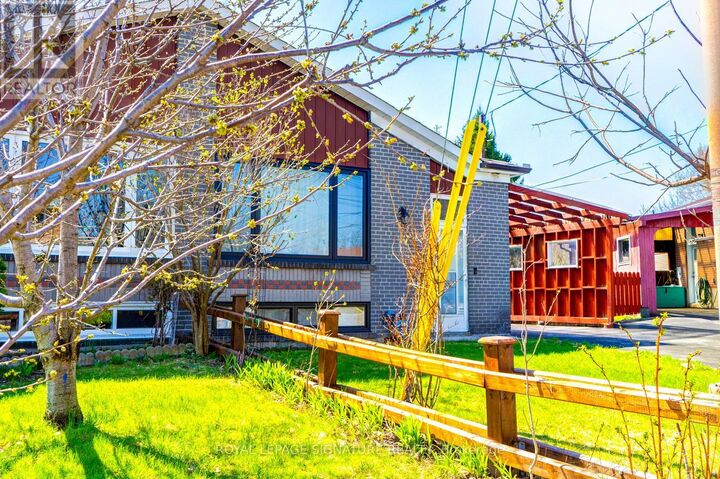 Property Photo:  17 Avis (Main) Crescent  ON M4B 1B8 