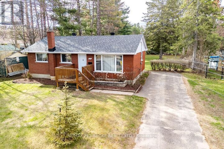 Property Photo:  20 Elmer Avenue  ON K8H 2M2 