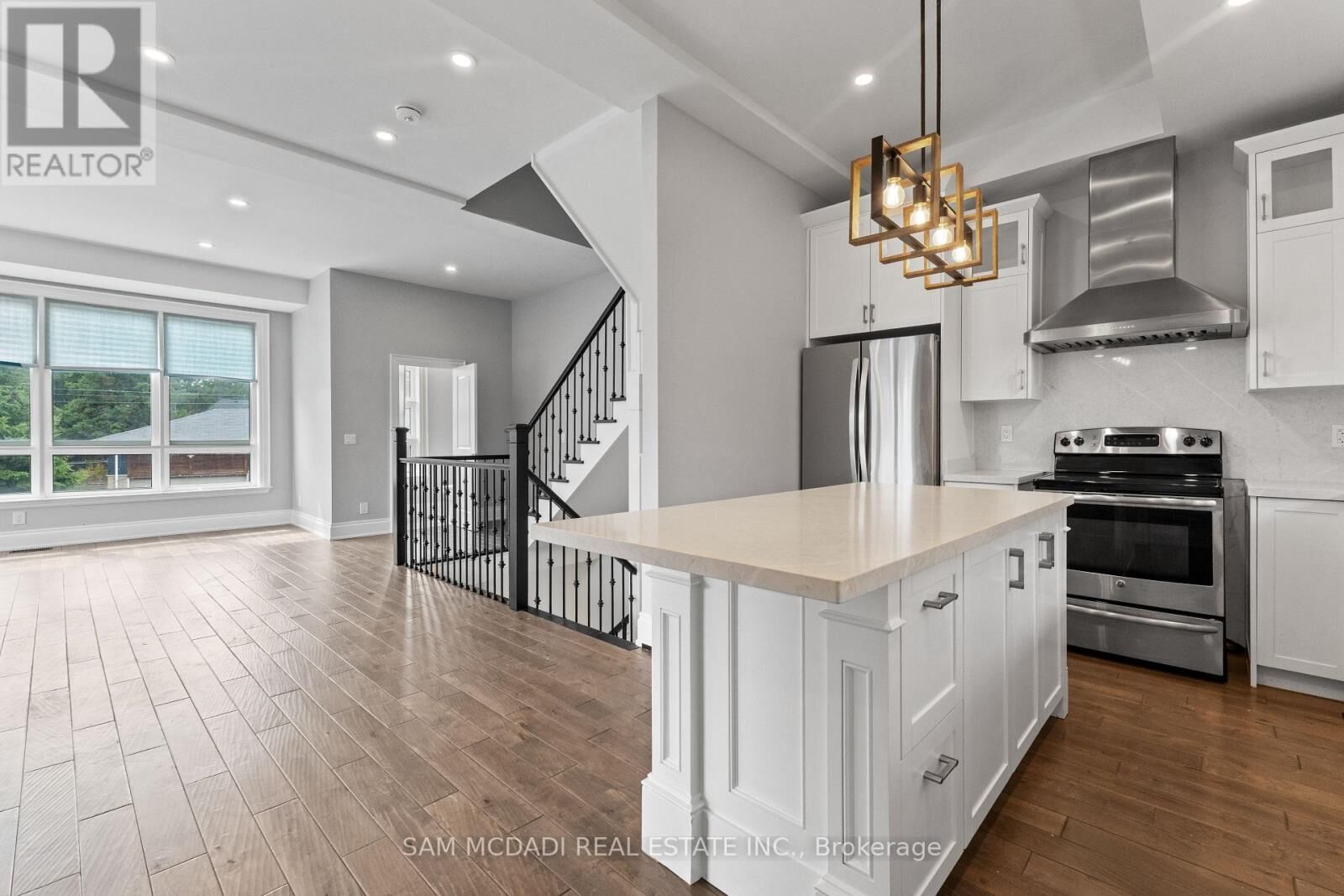Property Photo:  15 Old Oak Drive  ON M9A 1A3 