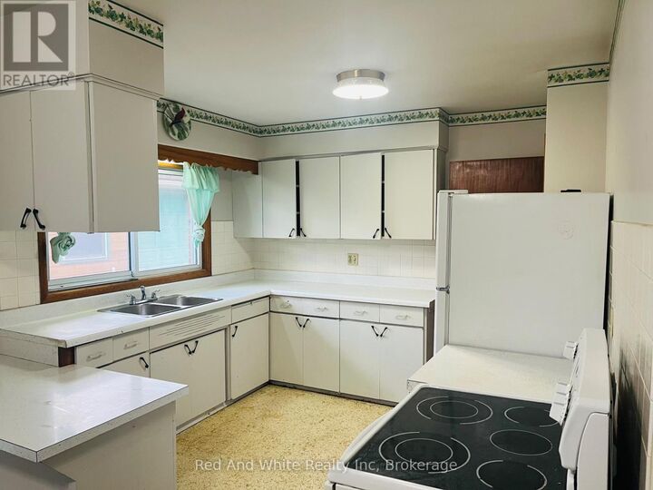 Property Photo:  157 Schweitzer Street  ON N2K 1C3 