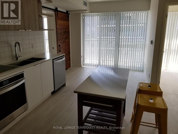 Property Photo:  6 Sonic Way N2808  ON M3C 0P1 