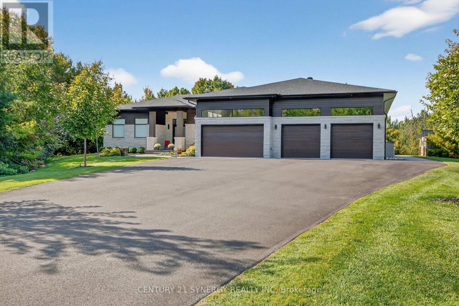 Property Photo:  120 Derbeyshire Street  ON K2W 0E7 