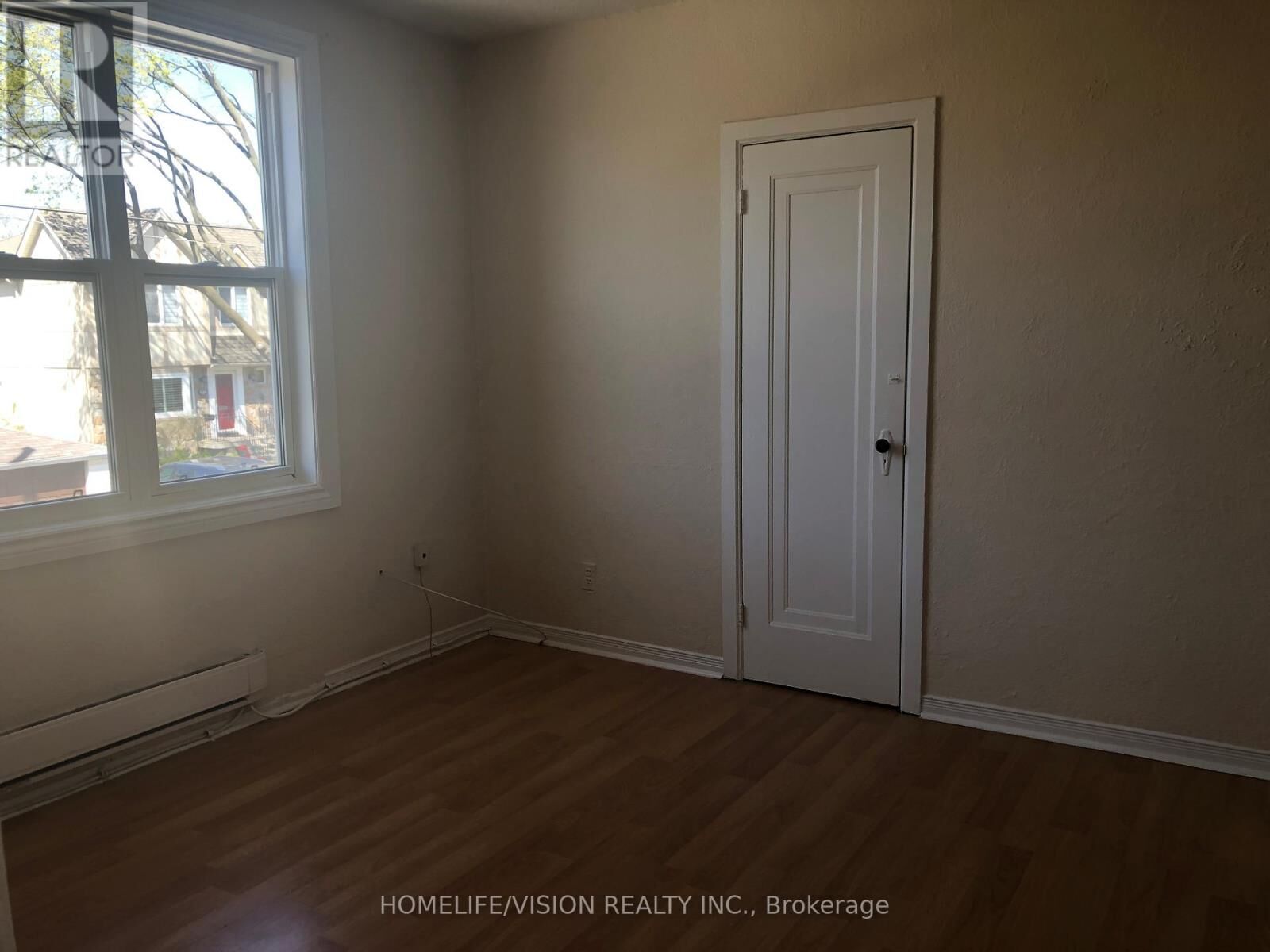 Property Photo:  421 Sutherland Drive 2  ON M4G 1K4 