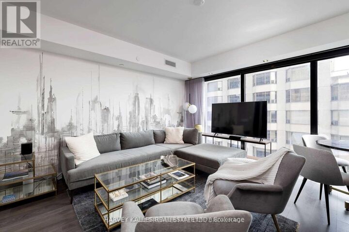 Property Photo:  188 Cumberland Street South 2208  ON M5R 2G3 