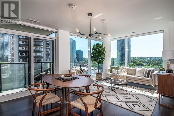 Property Photo:  18 Erskine Avenue 409  ON M4P 0C9 