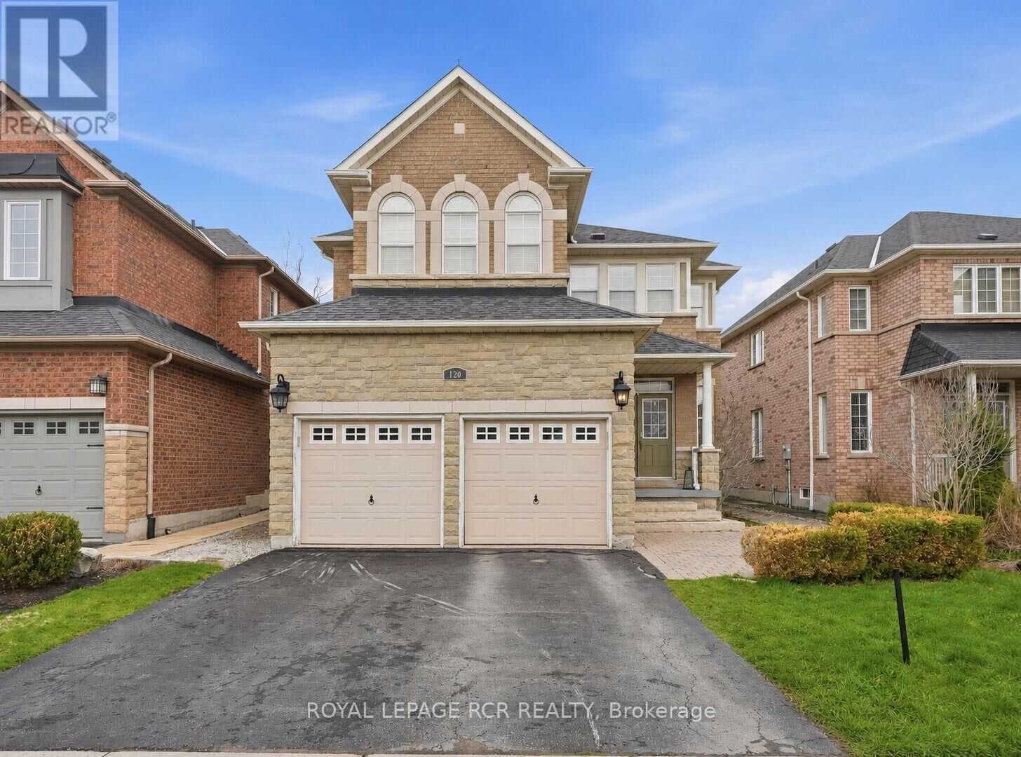 Property Photo:  120 Deerwood Crescent  ON L4E 4B2 