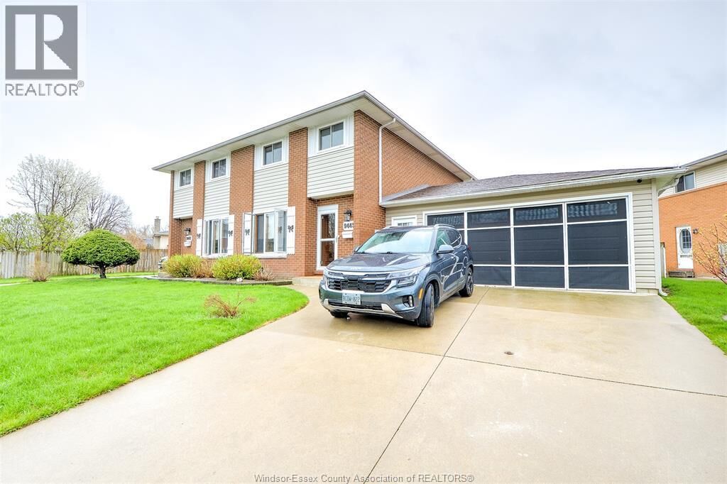 Property Photo:  9445 Alten Drive  ON N8R 1V9 