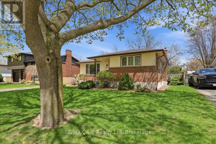 Property Photo:  175 Mowat Street  ON N5A 2C2 