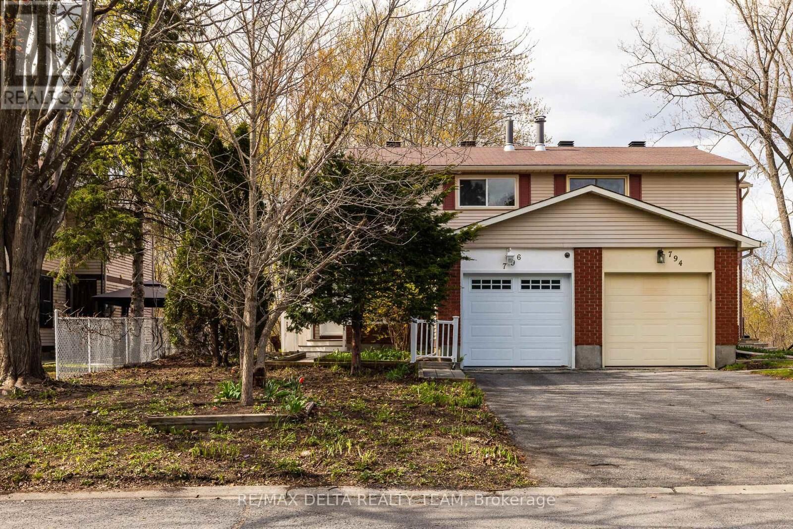 Property Photo:  796 Vinette Crescent  ON K1E 1W9 
