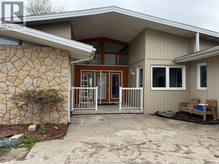 Property Photo:  618 Mersea Rd 8  ON N0P 2J0 