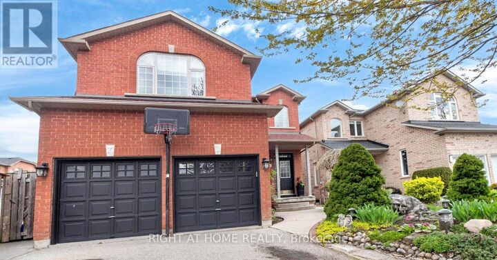Property Photo:  5956 Rayshaw Crescent  ON L5M 2P2 