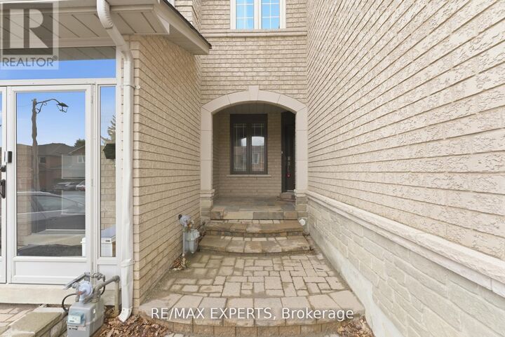 Property Photo:  22 Wedgewood Place  ON L4K 4X7 