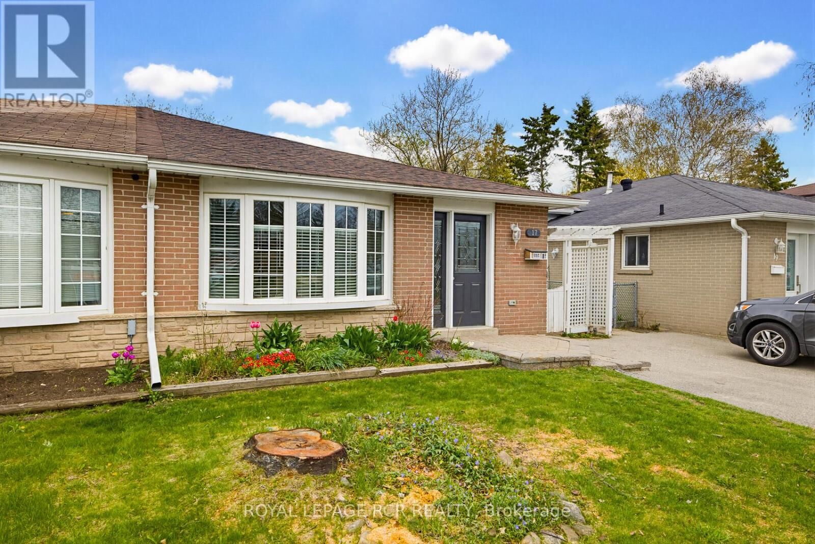 Property Photo:  17 Edelwild Drive  ON L9W 2Y4 